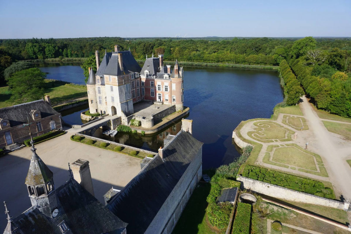Château de Fontainebleau - C'est La Vie Luxury Hotel Barge