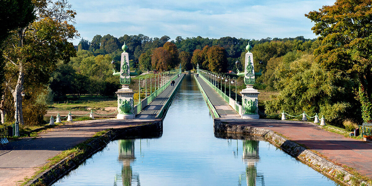 The Briare Aqueduct by Barge Cruise